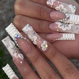 24 pièces Set de manucure avec design Français en forme de cercueil extra long avec fleurs blanches et strass, parfait pour les fêtes ou pour un usage quotidien avec les ongles press-ons de Long Press Nails